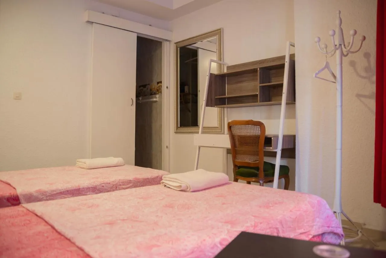 ** Maison d'hôtes Hostal Ideal Badal Barcelone Espagne
