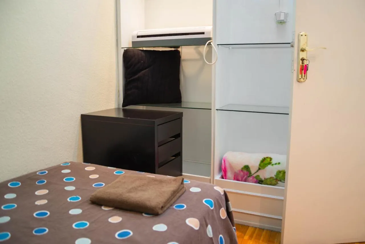 Hostal Ideal Badal Barcelona 2*,